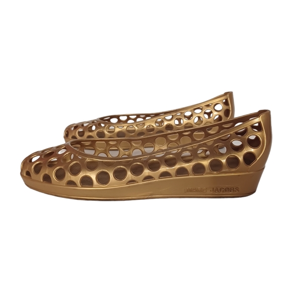 MARC JACOBS Gold Surf Jelly Perforated Polka Dot Closed Toe Sandals 35 (5) - Picture 9 of 11